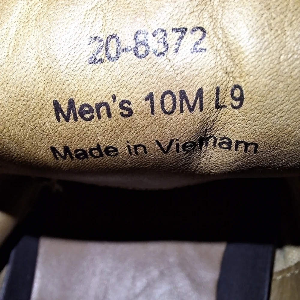 Johnston and Murphy Men's Brown Leather Shoes In A Size 10M.